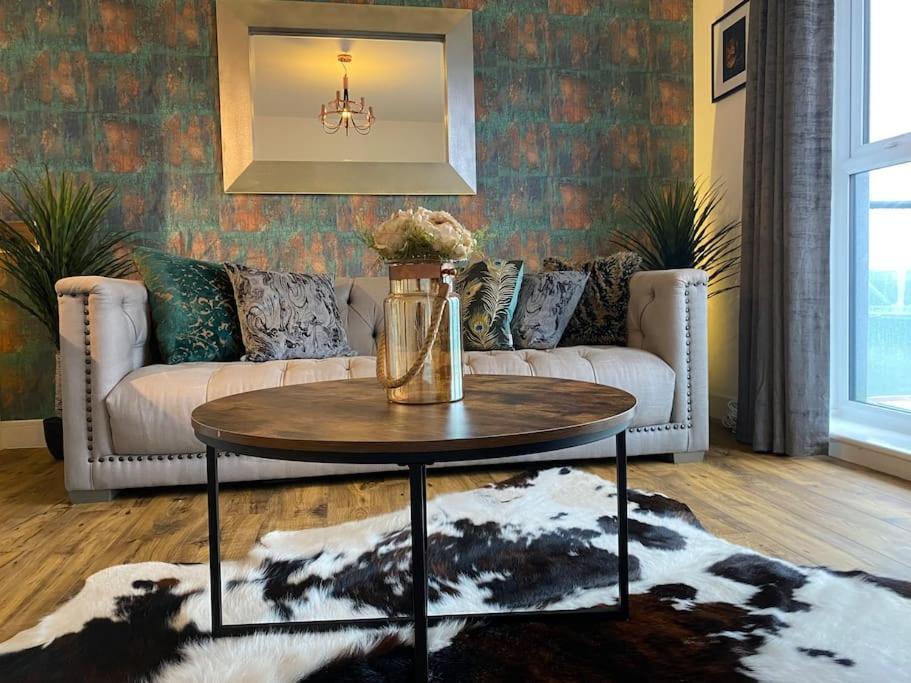 Luxury Riverfront Apartment Newport  Exterior foto