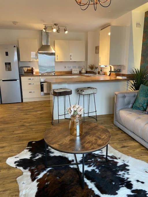 Luxury Riverfront Apartment Newport  Exterior foto